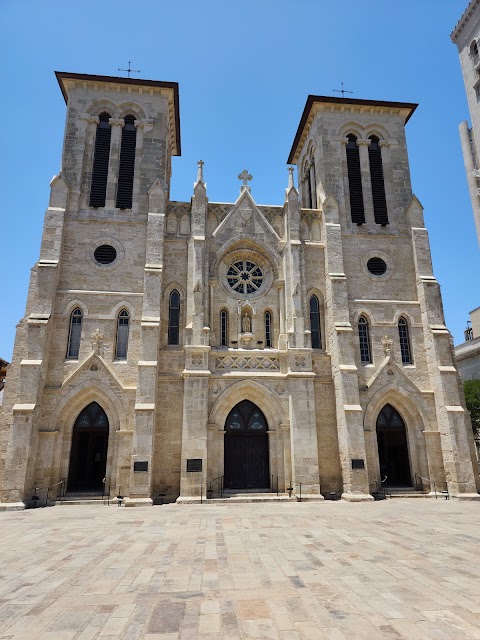Photo of San Fernando Cathedral in Main/Military Plaza