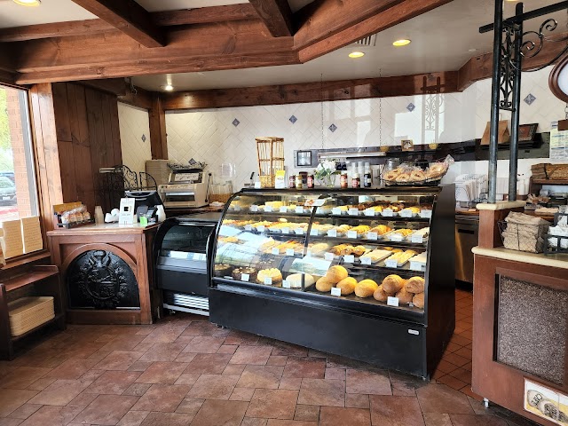 Photo of la Madeleine French Bakery & Cafe Arboretum in Oakview
