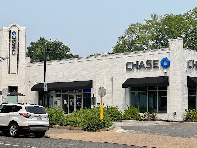 Photo of Chase Bank in Lyon Village